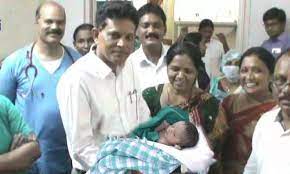 آئی اے ایس افسر نے بھوپال پلی کے سرکاری اسپتال میں اپنے بچے کو جنم دیا۔