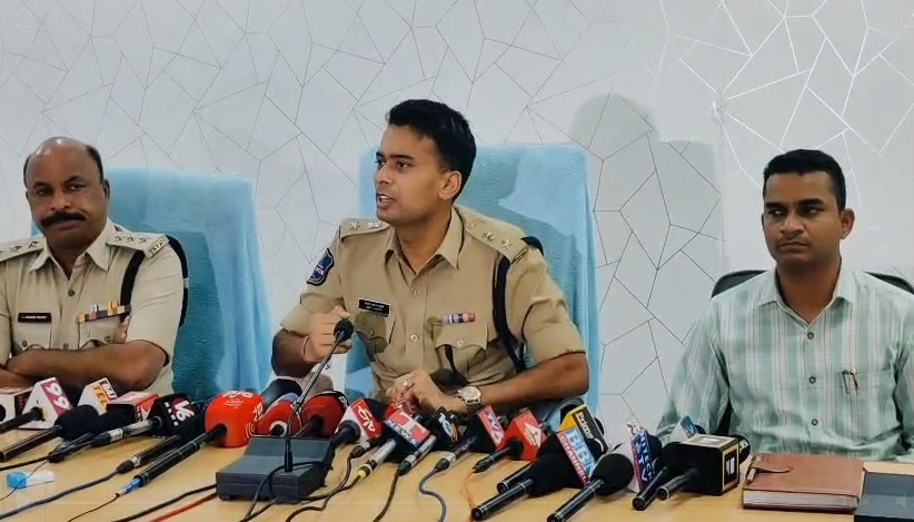 عادل آباد پولیس کا بڑا کریک ڈاؤن، سائبر فراڈ نیٹ ورک بے نقاب، 74 میول اکاؤنٹس کی نشاندہی