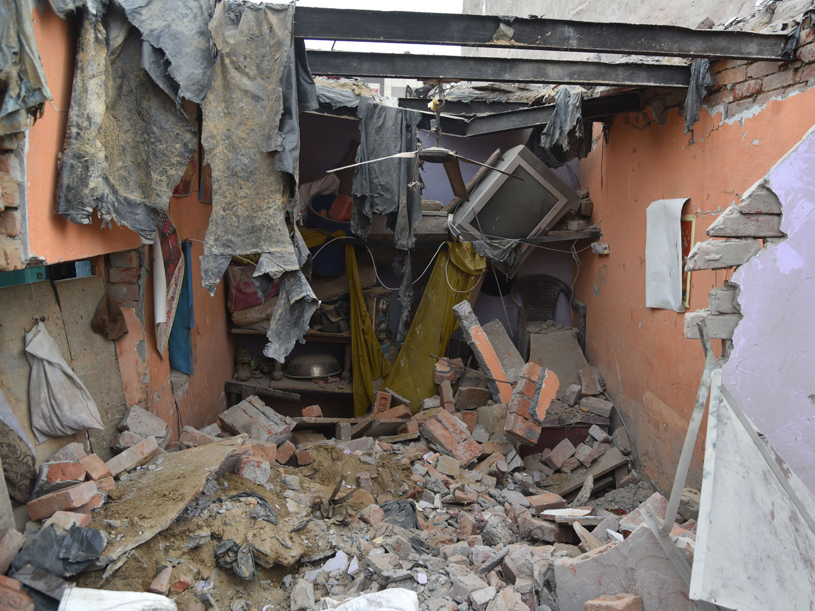 علی گڑھ میں دھماکہ:ماں،بیٹی کی موت،دو زخمی