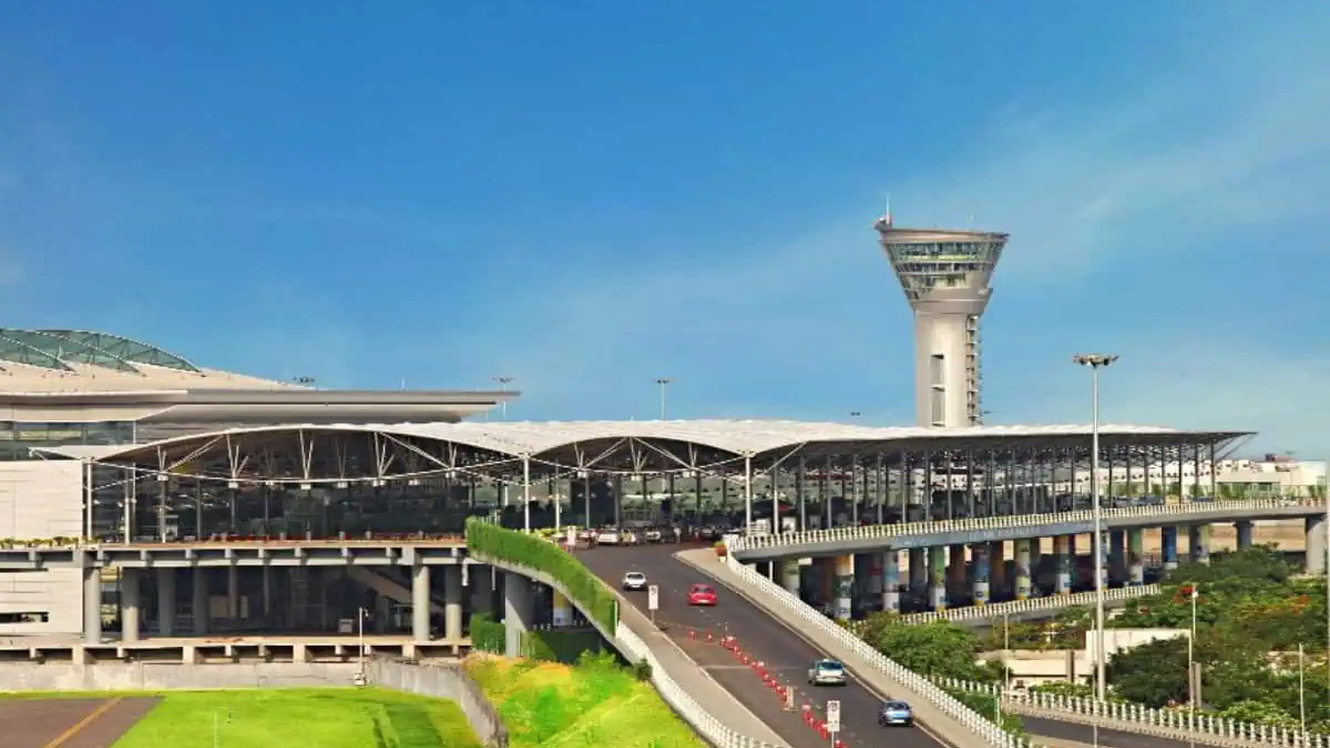 حیدرآباد کے شمس آباد ایئرپورٹ پر بڑا حادثہ ٹل گیا، مسافر کے بیاگ میں موبائل بیٹری پھٹ گئی