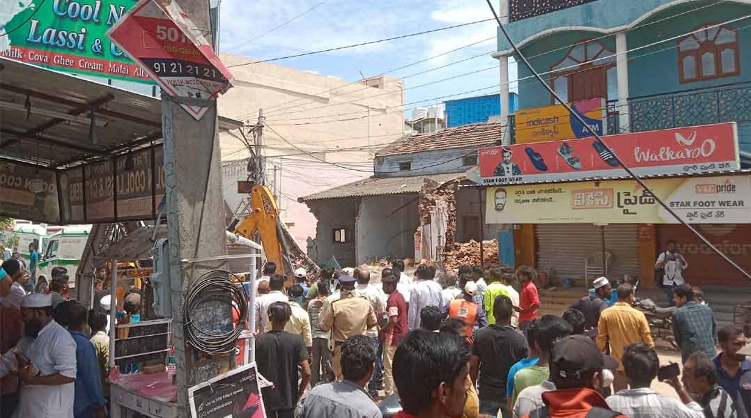 ورنگل میں مکان گرنے سے دو افراد کی ہلاکت کا خدشہ