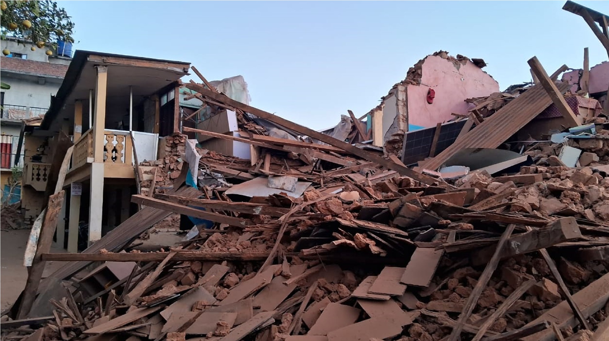 نیپال میں تباہ کن زلزلے سے 136 افراد ہلاک، 141 زخمی