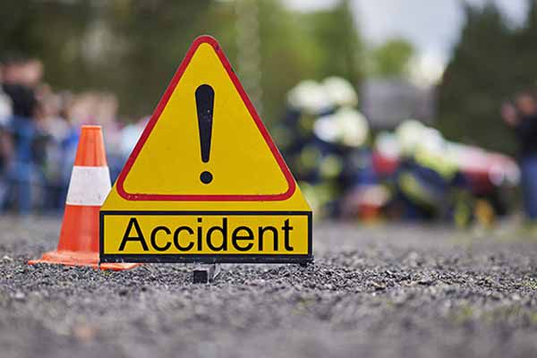 کانپور میں دو ٹرکوں کی ٹکر، 5کی موت 9 زخمی