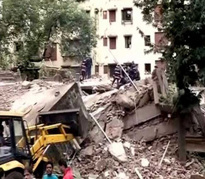 سری نگر میں بوسیدہ عمارت گرانے کے دوران 6 مزدور ملبے تلے آکر زخمی