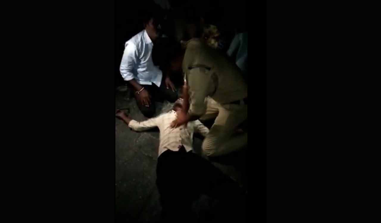 ریگونڈا پولیس اہلکار نے سی پی آر دے کر ایک شخص کی جان بچائی 