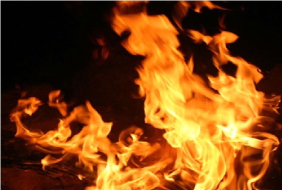 یوپی: مندر میں دیپک جلانے گئے لڑکے کو زندہ جلایا