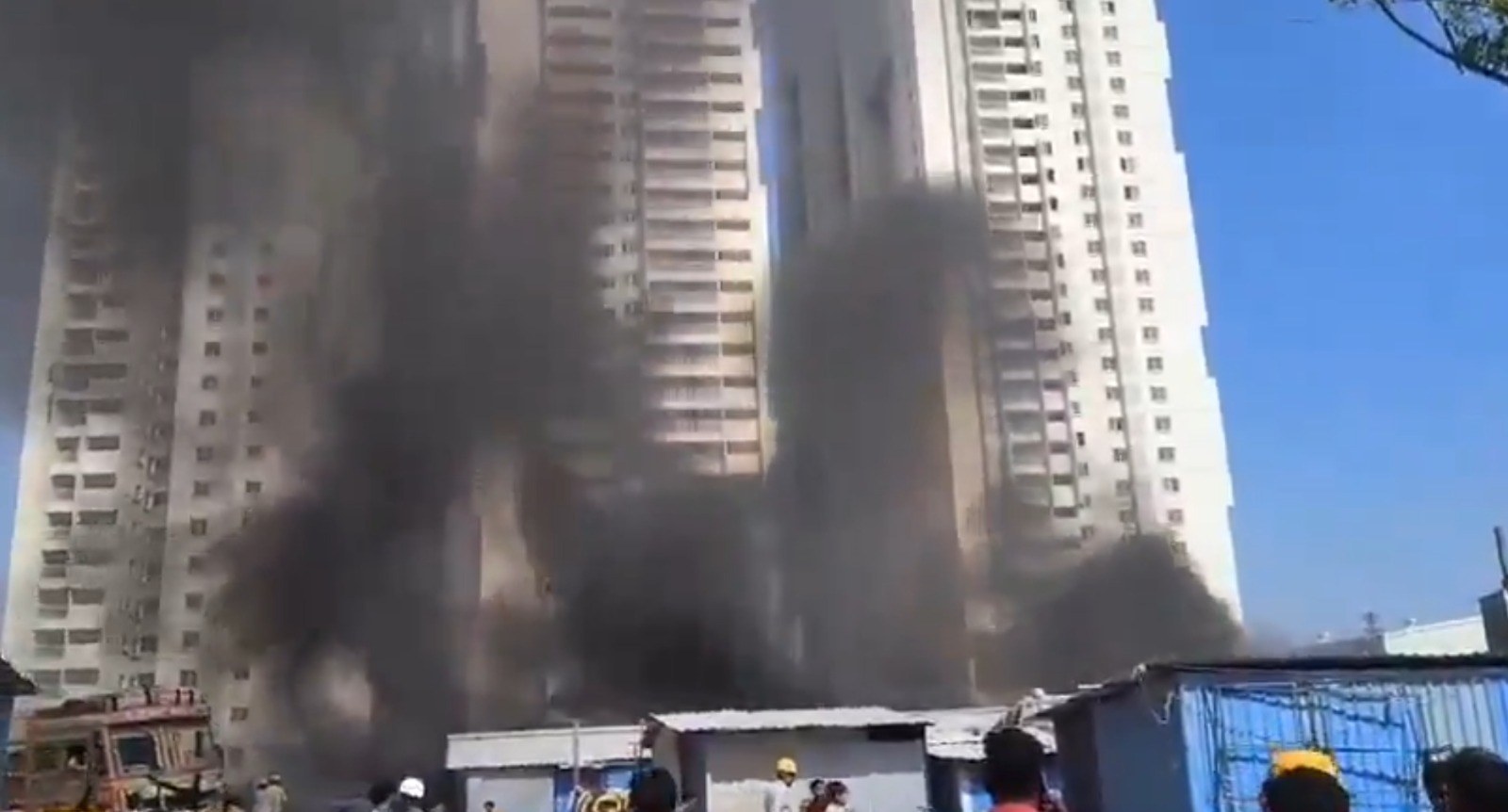 حیدرآباد کے چندا نگر میں 52 منزلہ عمارت میں زبردست آگ بھڑک اٹھی، کوئی جانی نقصان نہیں ہوا۔