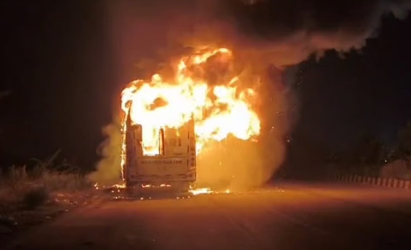 نلگنڈہ میں نجی بس میں آگ، مسافروں نے کود کر بچائی جان