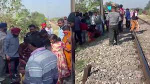 پنجاب میں ٹرین کی زد میں آکر درختوں سے بیر کھانے نکلے 3 بچے ہلاک