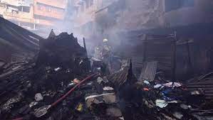دہلی کے چاندنی چوک میں لگنے والی آگ سے 50 دکانیں جل گئیں، 200 سے زائد فائر اہلکار تعینات