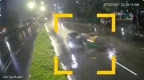 ویڈیو: سائبر آباد میں تیز رفتار کار نے آٹو کو دی ٹکرا گئی ، 1 ہلاک