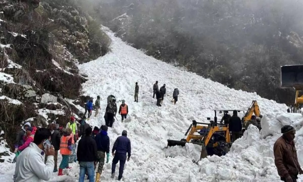 سکم برفانی تودہ گرنے کے حادثہ میں سات سیاحوں کی لاشیں برآمد، راحت اور بچاؤ کام ختم