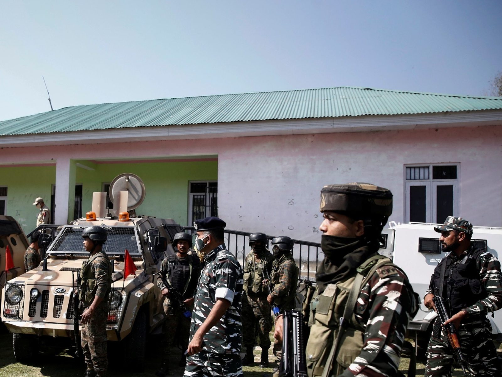 جموں کشمیر کے 8 اضلاع میں الہدی ایجوکیشنل ٹرسٹ کے دفاتر پر این آئی اے کی جانب سے  دھاوے مارے گۓ 