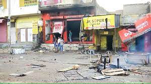 گروگرام میں تازہ تشدد پھوٹ پڑا، دکانیں اور جھونپڑیوں کو آگ لگا دی گئی، دہلی پولیس چوکس 