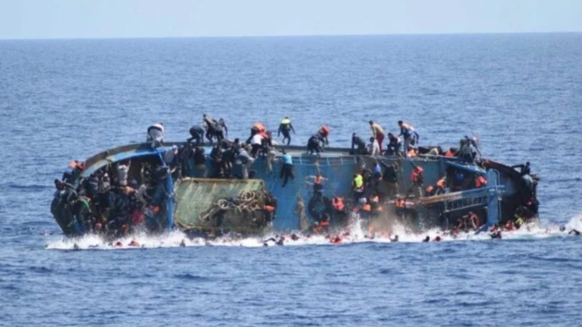 انڈمان سمندر میں روہنگیا اور بنگلہ دیشی مہاجرین کی کشتی ڈوب گئی، تقریباً 250 افراد لاپتہ