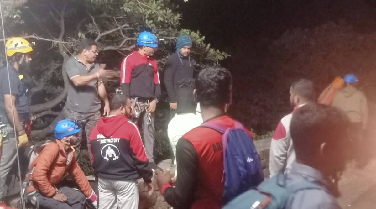 پونے میں سیلفی لیتے ہوئے سکول ٹیچر پہاڑ سے گر کر جاں بحق
