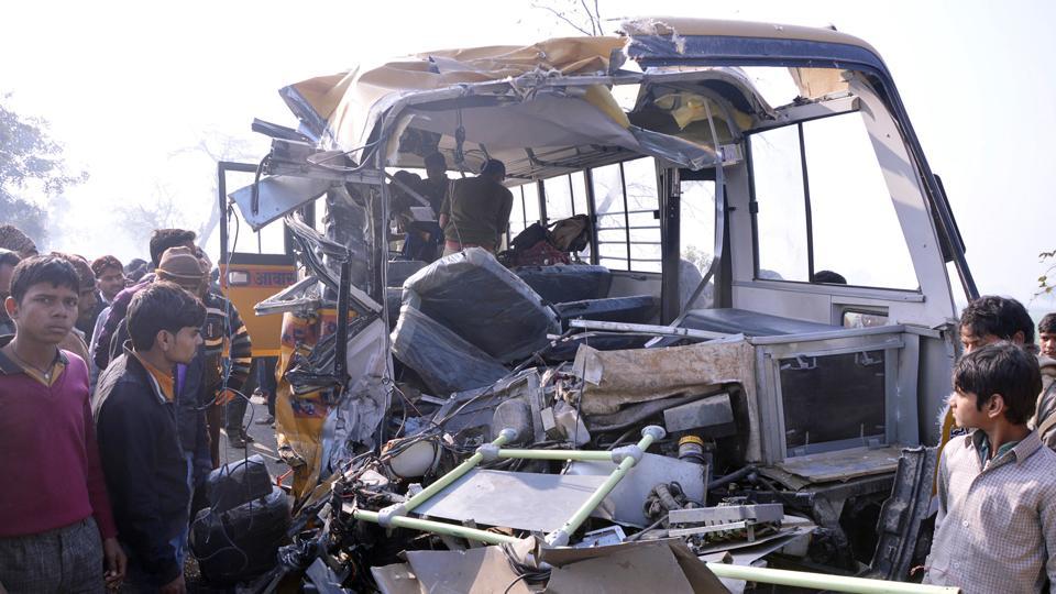 شمالی کشمیر میں اسکول بس حادثہ کا شکار، 15 طالب علم زخمی