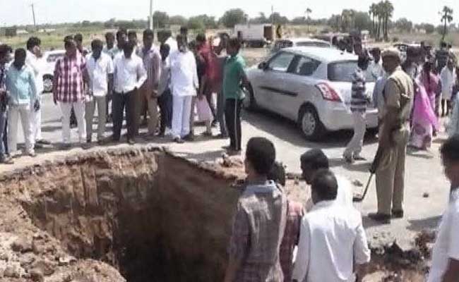 مورتی کی تلاش میں جے سی بی لے کر حیدرآباد ہائی وے پر پہنچ گیا شخص اور پھر .....