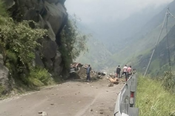 کنور لینڈ سلائیڈنگ: ایک ہلاک ، نو زخمی ، 30 کے پھنسے ہونے کا اندیشہ