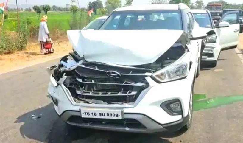 سڑک حادثہ میں TPCC چیف ریونت ریڈی بال بال بچ گئے 