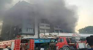 گجرات کی پیکیجنگ فیکٹری میں زبردست آتشزدگی، دوافرادکی موت، 72 بچائے گئے
