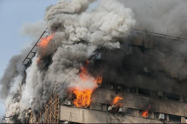 تہران میں آگ لگنے سے عمارت منہدم، 38 فائر فائٹرز زخمی