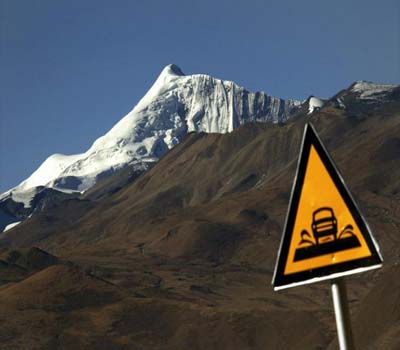 تبت بس حادثے میں گیارہ افراد ہلاک