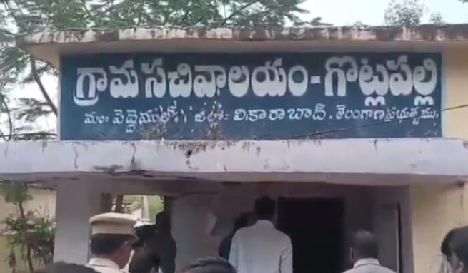 تلنگانہ کے وقارآباد ضلع میں گرام پنچایت انتخابات کے لیے کاغذات نامزدگی کی چوری