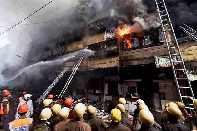 کلکتہ: باگری مارکیٹ میں لگی آگ، ہزار کروڑ سے زائد کا ہوا نقصان