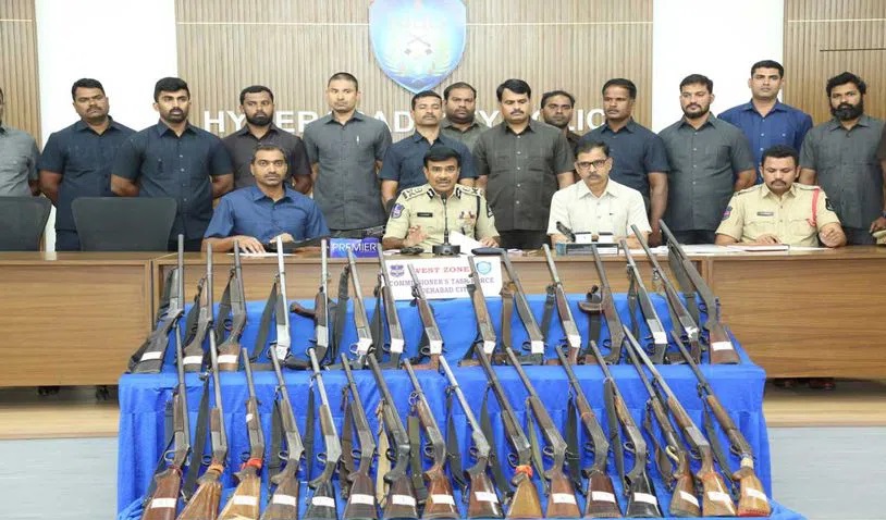 حیدرآباد میں جعلی بندوق لائسنس ریکیٹ کا پردہ فاش، 30 سنگل بور بندوقیں ضبط