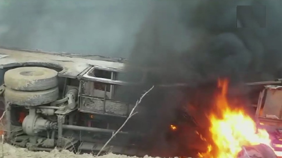 مظفر پور میں بس حادثہ: بس پلٹنے کے بعد بس میں لگی آگ، 27 مسافر زندہ جلے