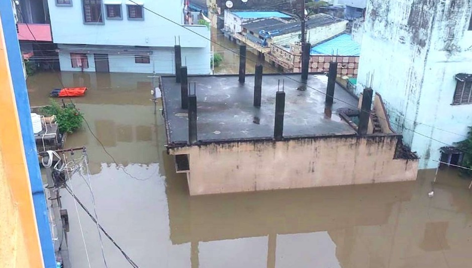 ورنگل میں "مونتھا" طوفان کی تباہ کاریاں