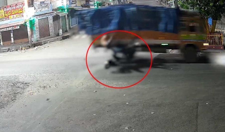 باپٹلہ میں خوفناک سڑک حادثہ، دو نوجوان موقع پر ہلاک