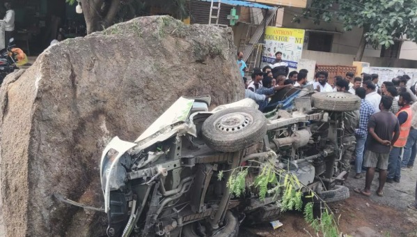 ملکاجگیری میں پہاڑی سے بڑے پتھر گرنے کا واقعہ