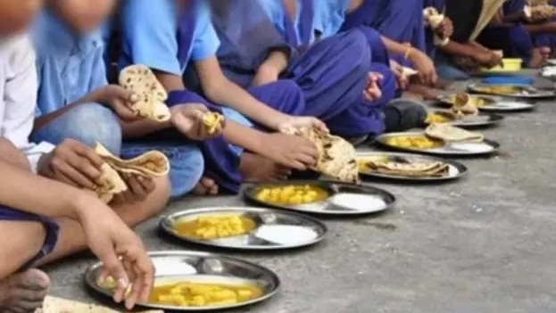 جوگولامبا گدوال میں ناقص کھانے سے 86 طلبا بیمار