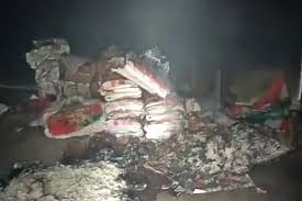 تلنگانہ کے منوگوڑو اسمبلی حلقہ میں کانگریس پارٹی کے ایک دفتر میں کچھ شر پسند عناصر نے آگ لگادی 