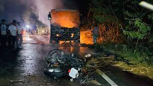 پنجاب کے بھٹنڈہ کے قریب موٹر سائیکل سے تصادم کے بعد بس میں آگ لگ گئی، 2 افراد جاں بحق
