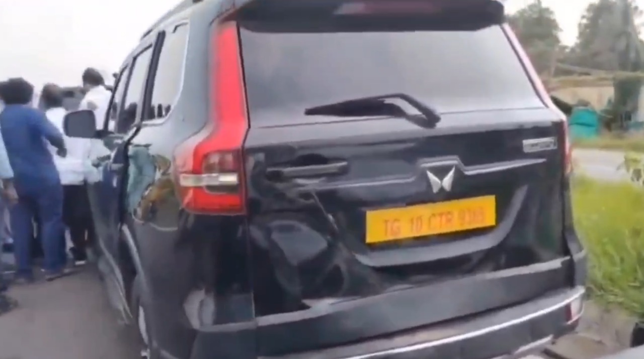 آندھراپردیش کے سابق چیف منسٹر جگن موہن ریڈی کے قافلے کو حادثہ