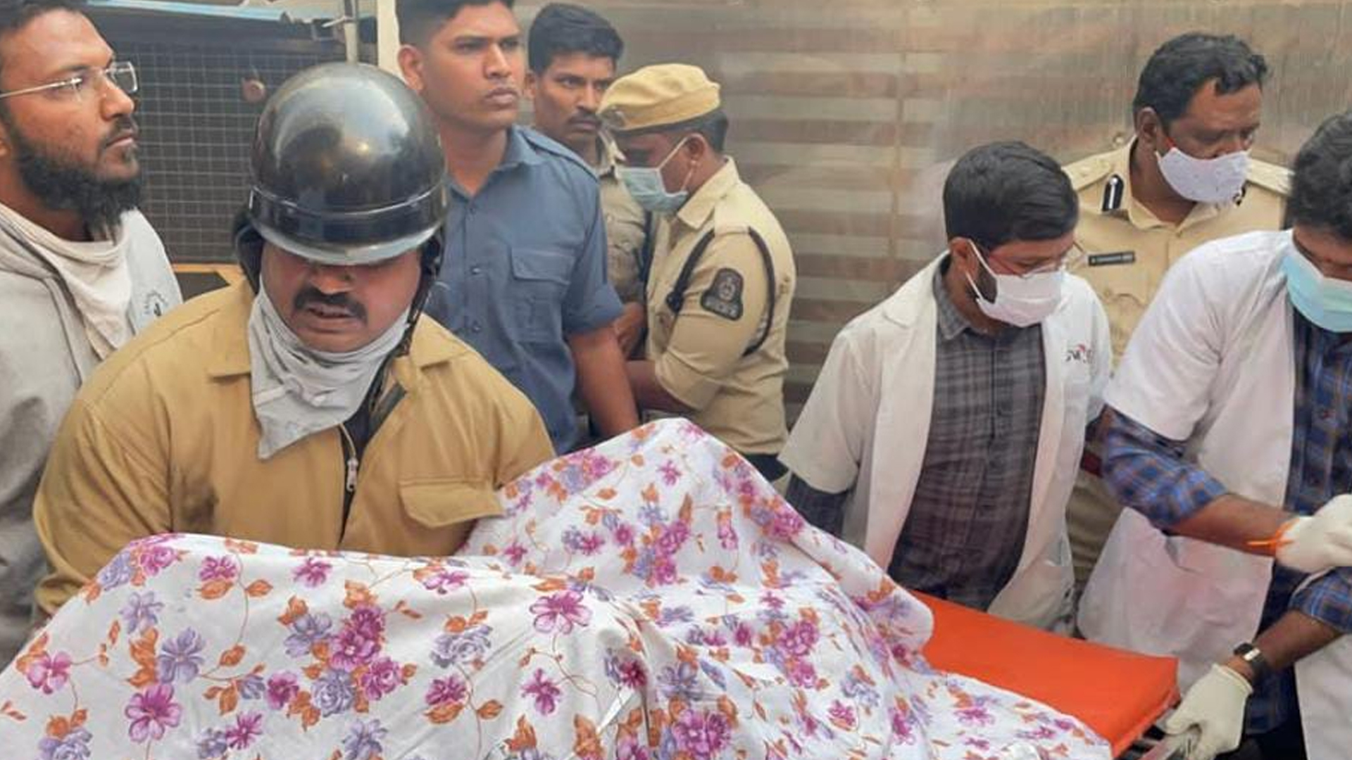 حیدرآباد : نامپلی میں فرنیچر شاپ میں ہولناک آتش زدگی، 5 افراد جاں بحق