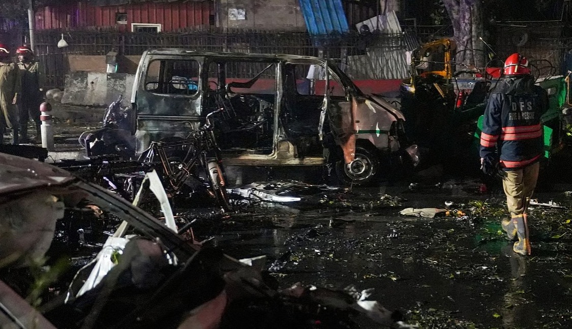 لال قلعہ کے قریب زوردار دھماکہ، 8 افراد ہلاک اور 24 زخمی - دہلی میں ہائی الرٹ