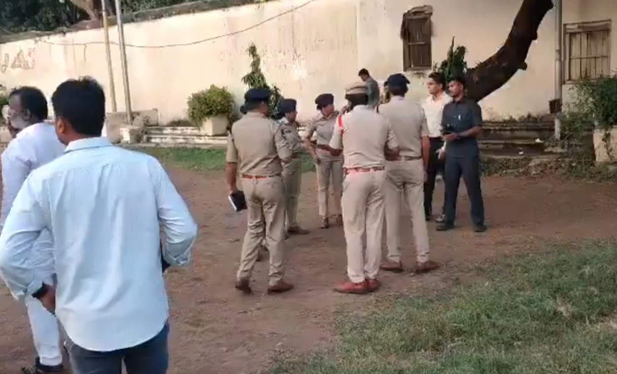 چادر گھاٹ کے قریب ڈی سی پی چیتنیا کمار کی خود حفاظتی فائرنگ