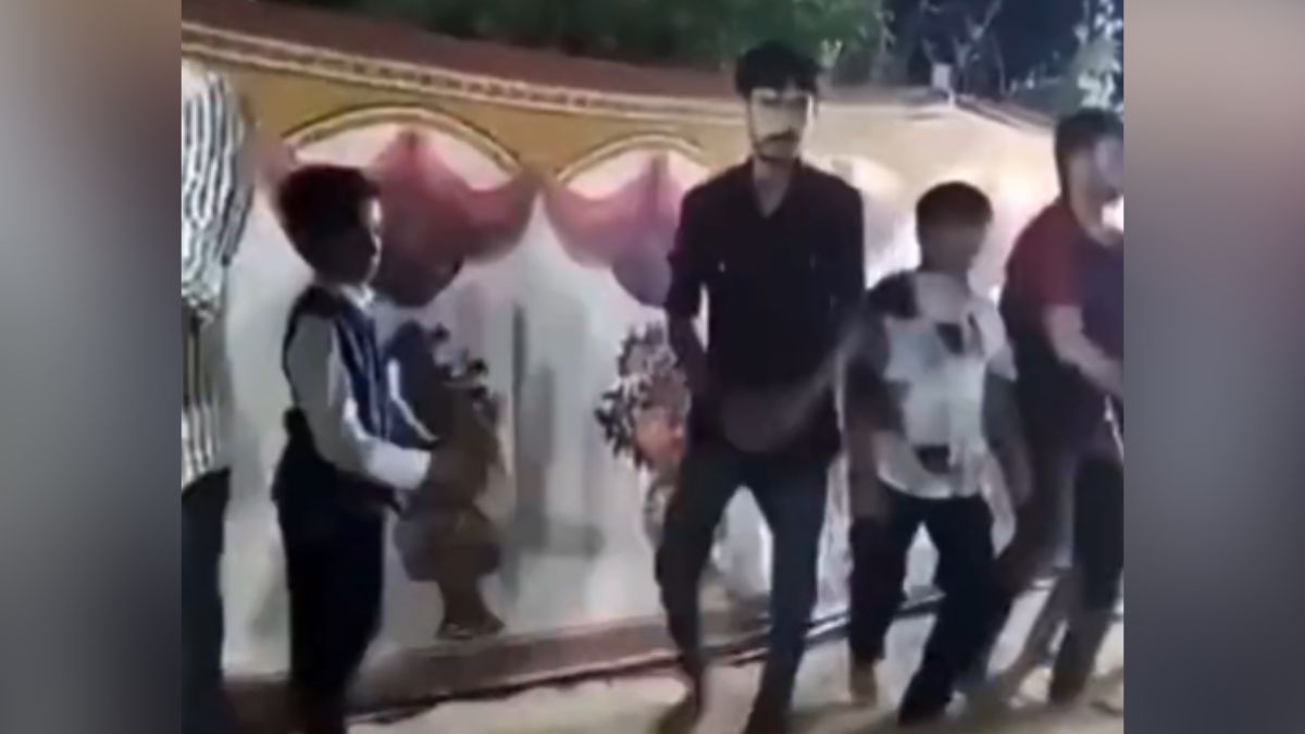 گجرات میں ڈانس کرتے ہوئے ایک شخص دل کا دورہ پڑنے سے جاں بحق