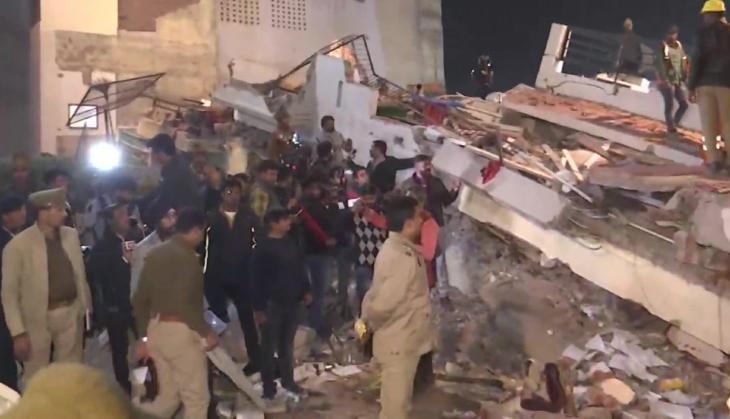 لکھنؤ میں عمارت گرنے سے 3 لاشیں برآمد، 14 کو بچا لیا گیا