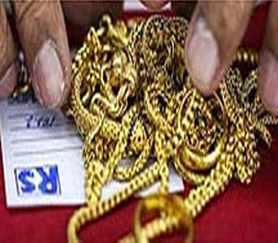 شمس آباد ائیر پورٹ میں دومسافرین کے پاس سے 621گرام سونا ضبط