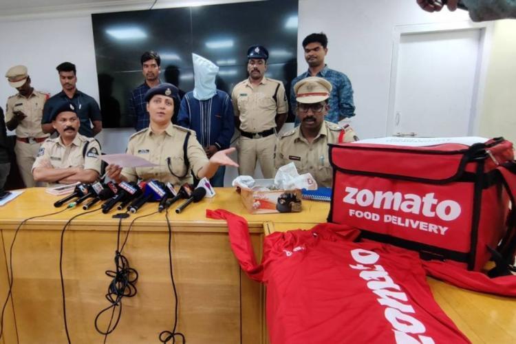 زوماٹو کے ڈیلیوری بیگ میں گانجا فروخت کرنے پر ہائیڈ میں 20 سالہ نوجوان گرفتار