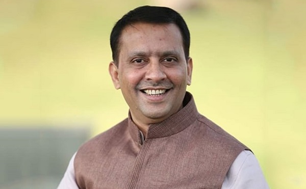 پونے میں BJP لیڈر پر ووٹ خریدنے کے لیے پیسے بانٹنے کا الزام، مقدمہ درج