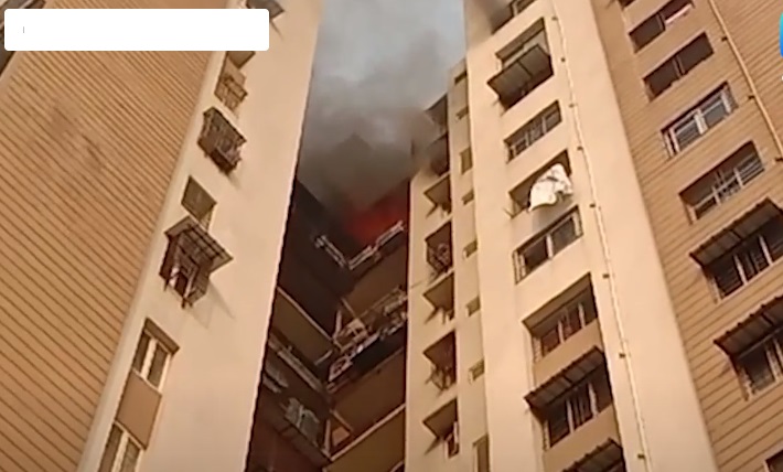 کثیر منزلہ عمارت میں آتشزدگی