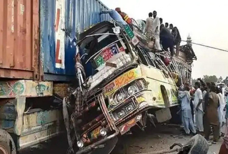 پاکستان کے ڈیرہ اسماعیل خاں میں سڑک حادثہ میں 34 افراد ہلاک، 40 زخمی