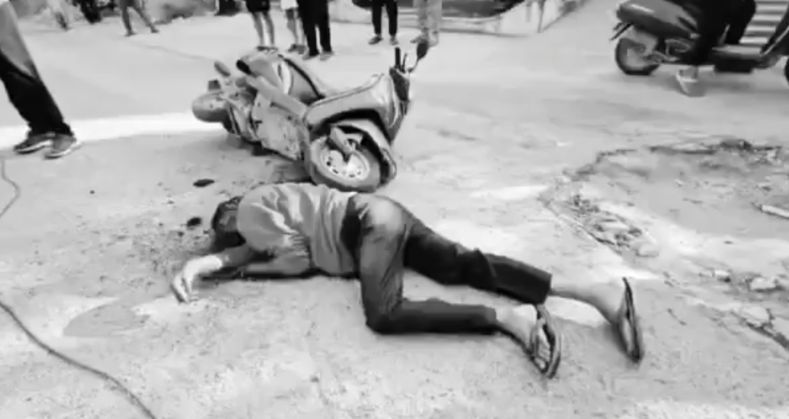 جواہر نگر میں نامعلوم افراد نے رئیل اسٹیٹ بزنس مین کو چاقو مار کر ہلاک کردیا