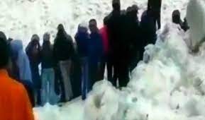 سکم میں برفانی تودہ گرنے سے 6 افراد ہلاک اور 150 افراد کے دبے ہونے کا خدشہ